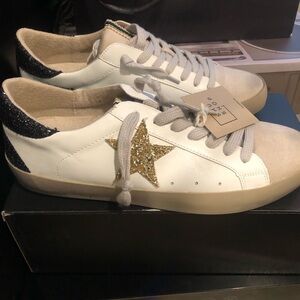 Shu Shop NEW Pamela White Gold Star Sneakers
size 10